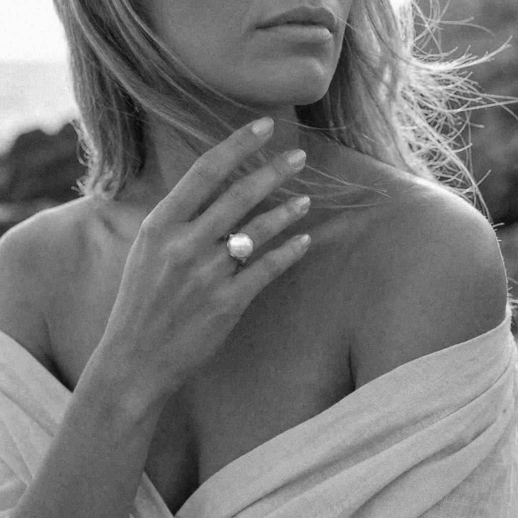 EDITED_BnW_Freeform Pearl Ring.webp