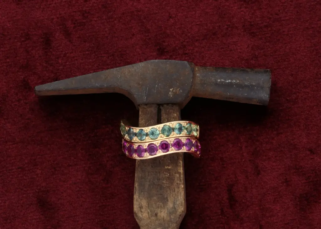 WEBSIZE_Wave Ring double shot on hammer_.webp